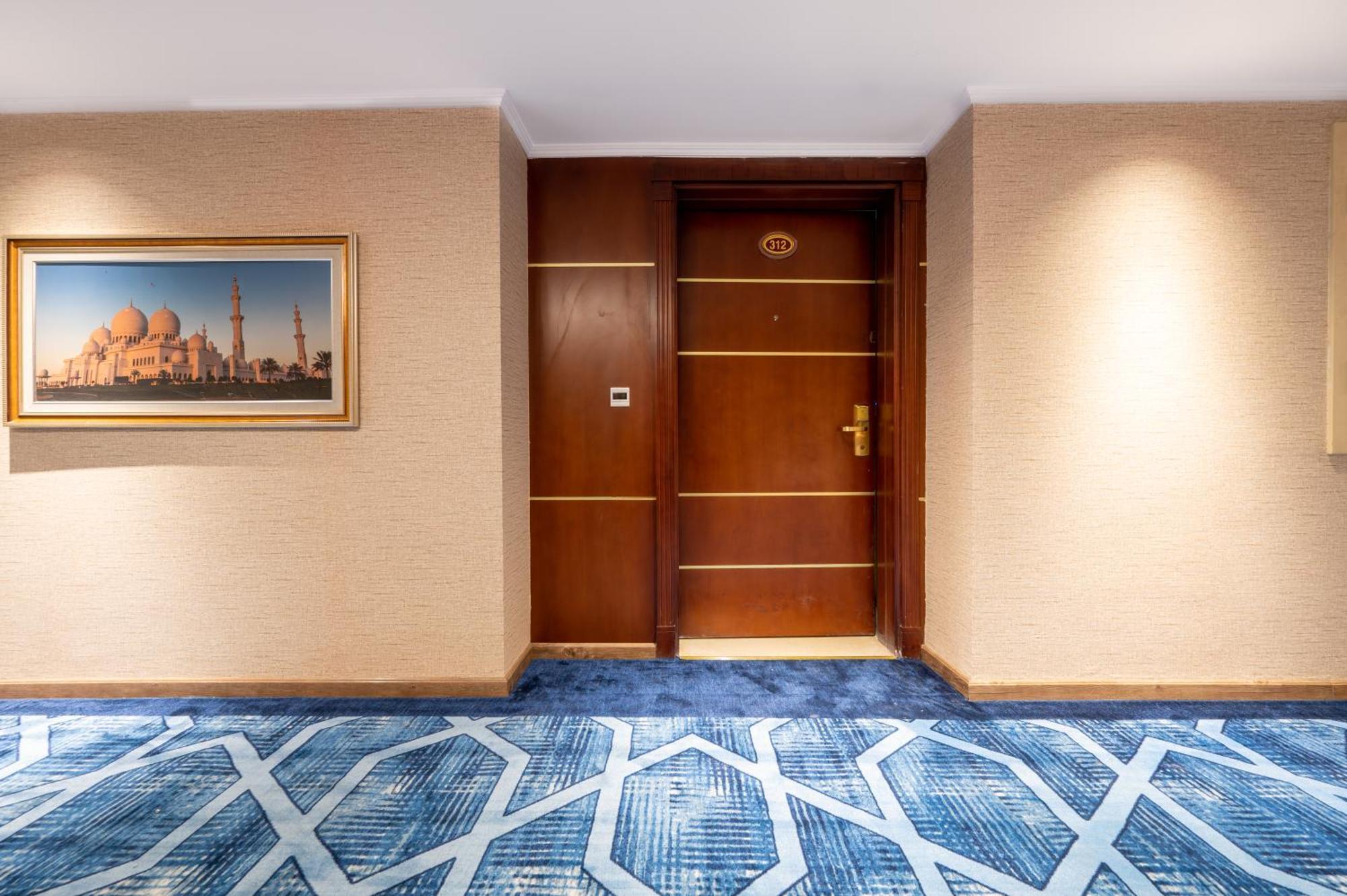 Shaza Regency Plaza Al Madinah Hotel Medina Eksteriør billede A door in a hotel