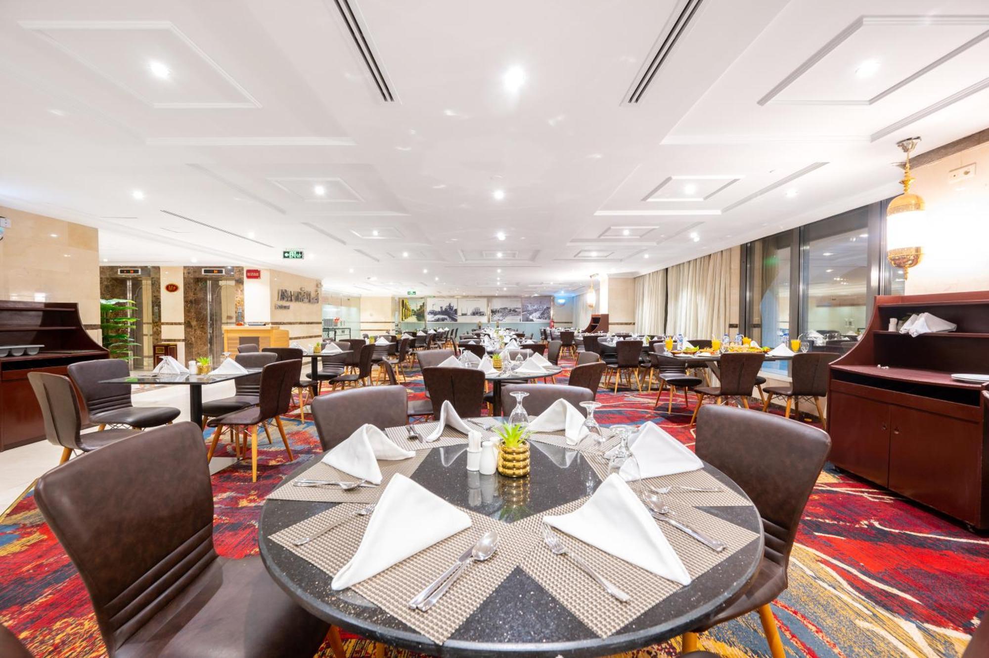 Shaza Regency Plaza Al Madinah Hotel Medina Eksteriør billede The Club at Tan Son Nhat International Airport