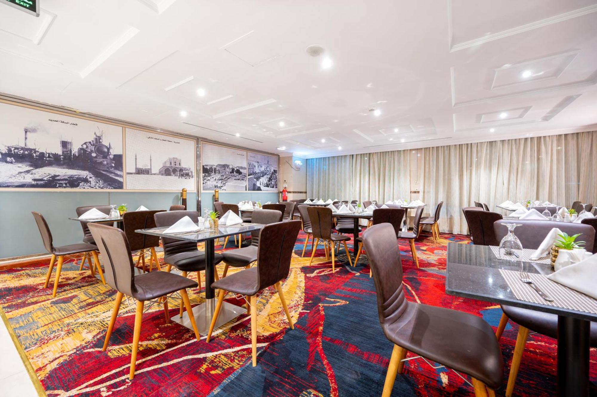 Shaza Regency Plaza Al Madinah Hotel Medina Eksteriør billede The lounge at the airport