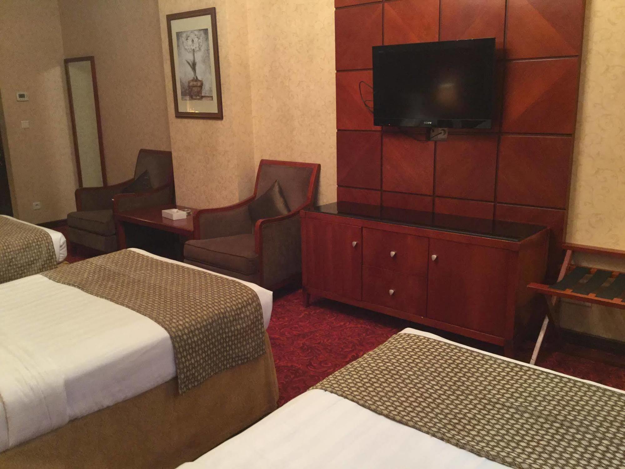 Shaza Regency Plaza Al Madinah Hotel Medina Eksteriør billede A room at the hotel