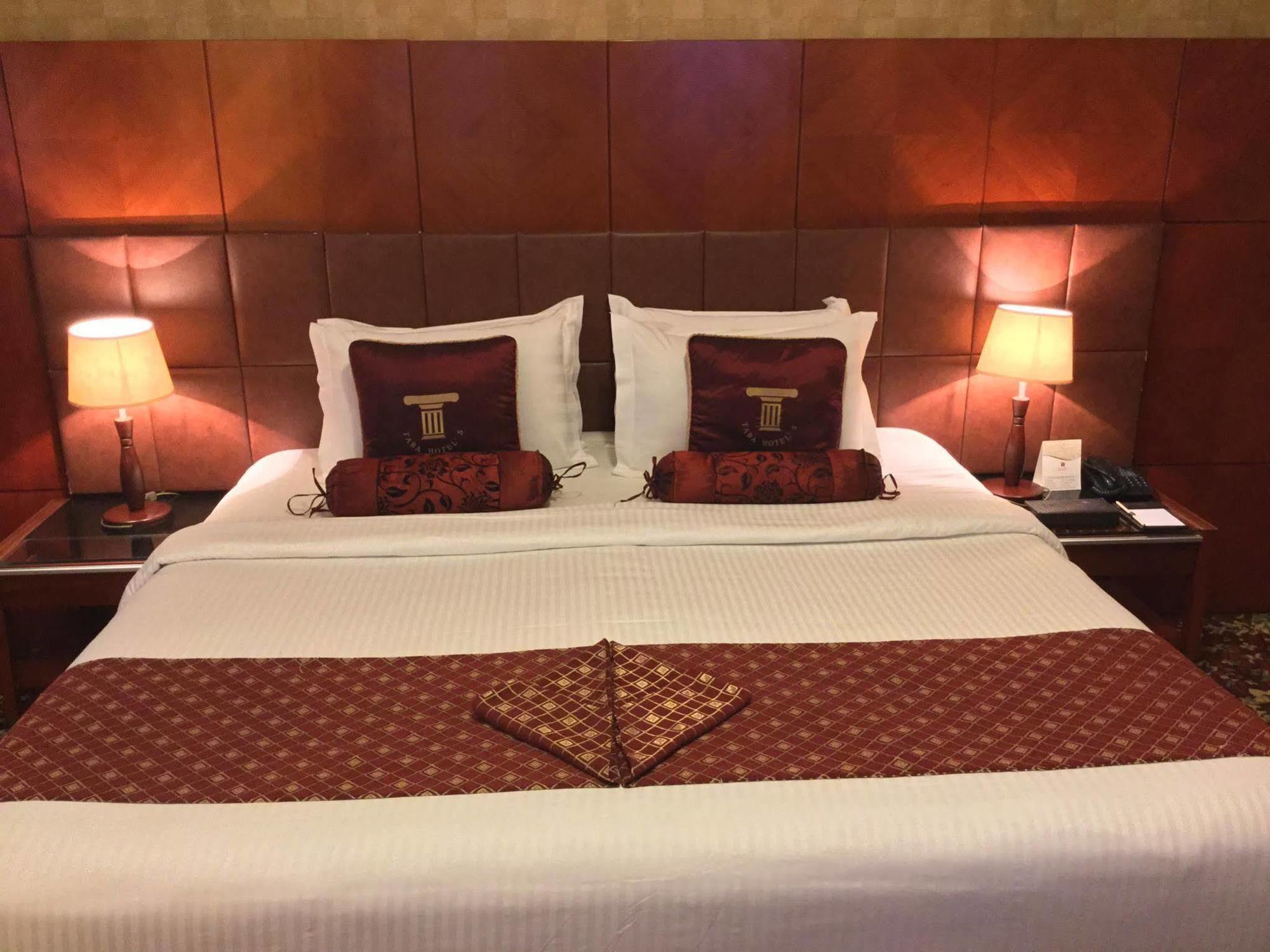 Shaza Regency Plaza Al Madinah Hotel Medina Eksteriør billede A bedroom at the hotel
